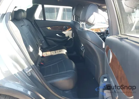 2017 Mercedes-Benz Glc 300 z USA, uszkodzony, nr VIN WDC0G4JB7HF196203